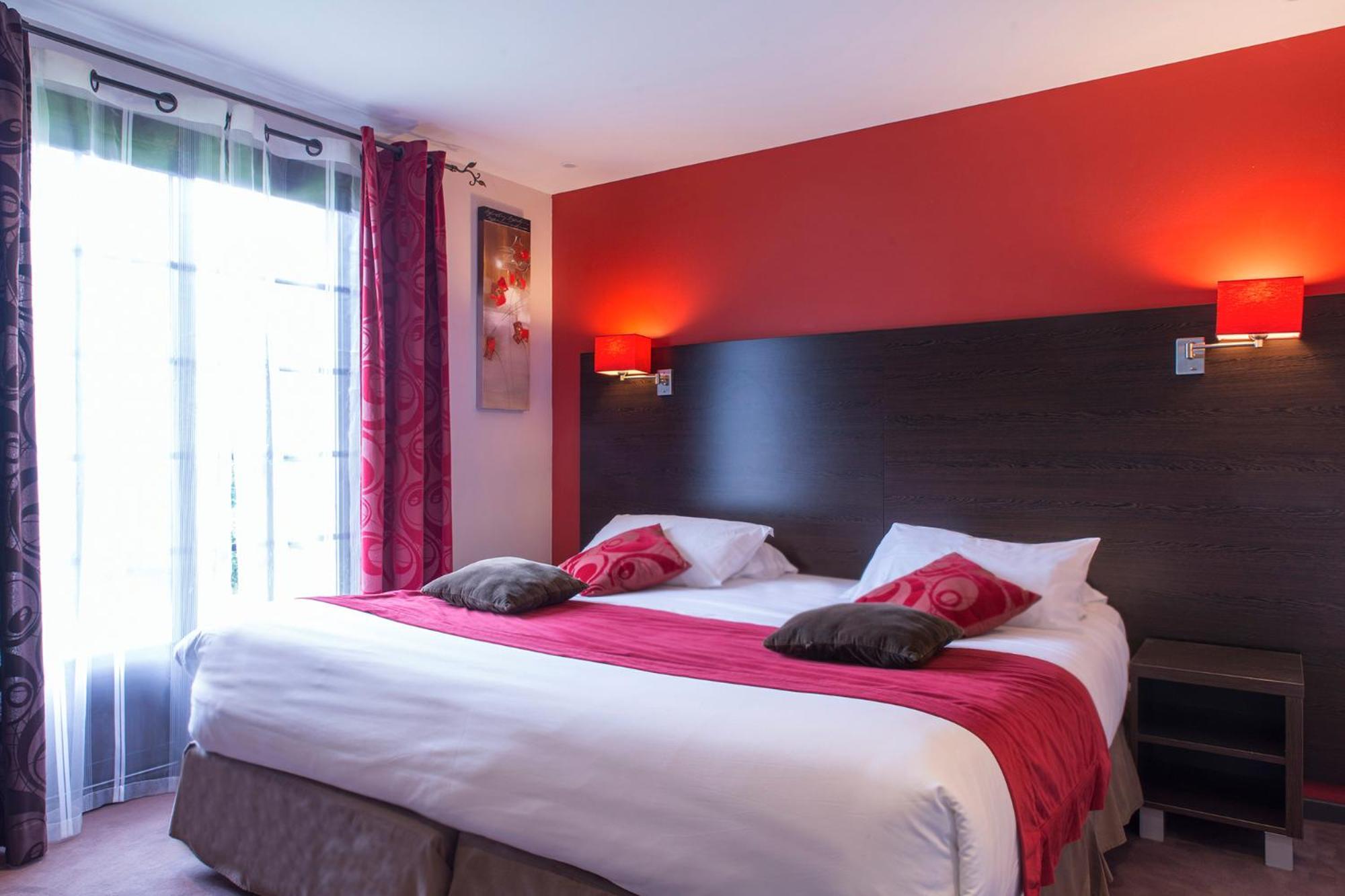 Hotel Restaurant Les Coquelicots, The Originals Relais Saint-Pardoux-l'Ortigier Экстерьер фото