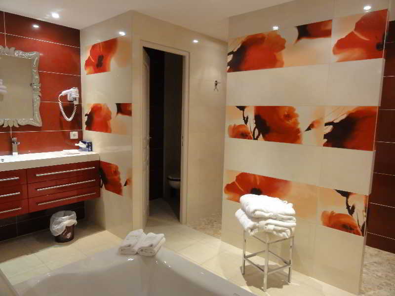 Hotel Restaurant Les Coquelicots, The Originals Relais Saint-Pardoux-l'Ortigier Экстерьер фото
