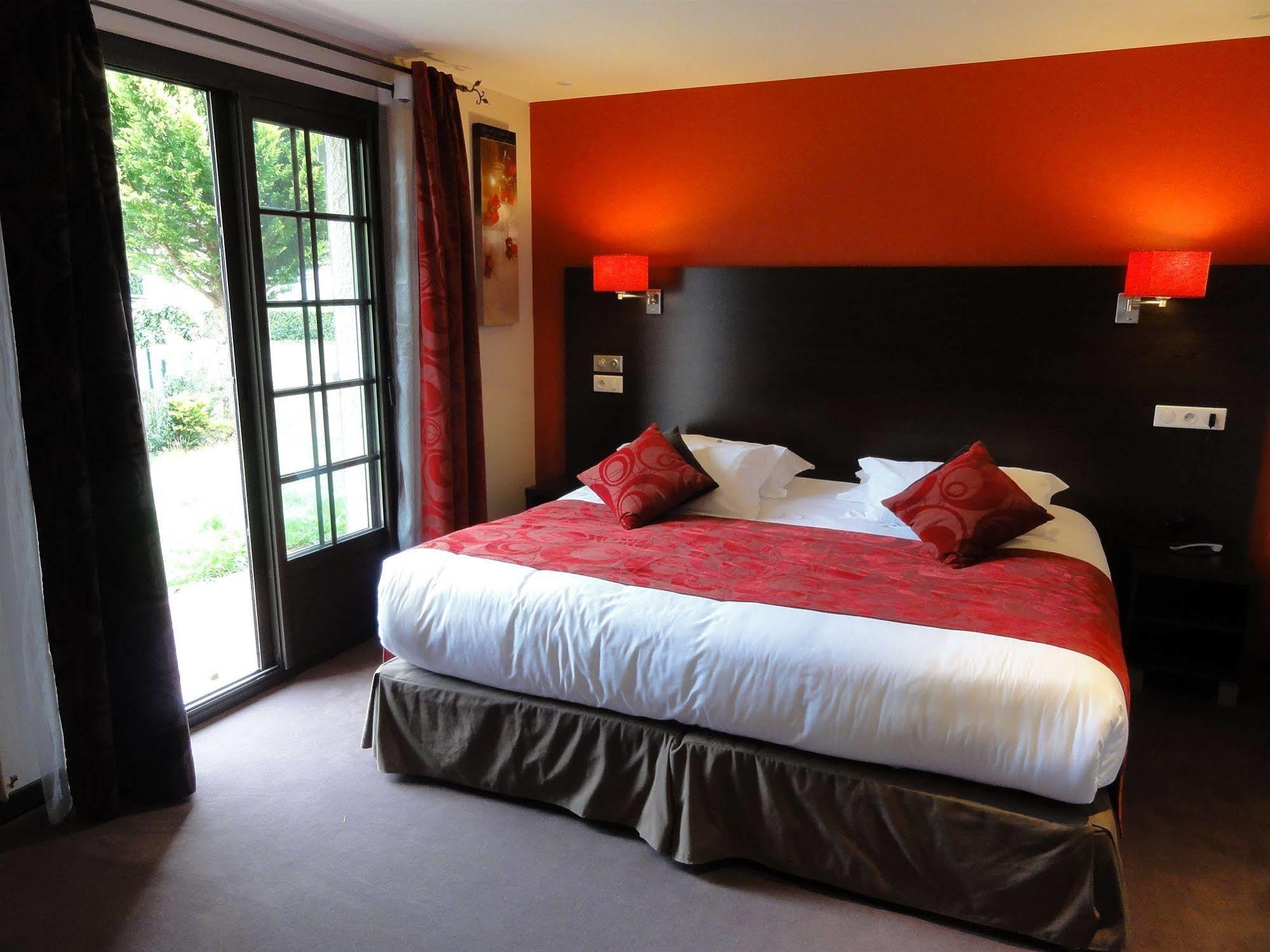 Hotel Restaurant Les Coquelicots, The Originals Relais Saint-Pardoux-l'Ortigier Номер фото