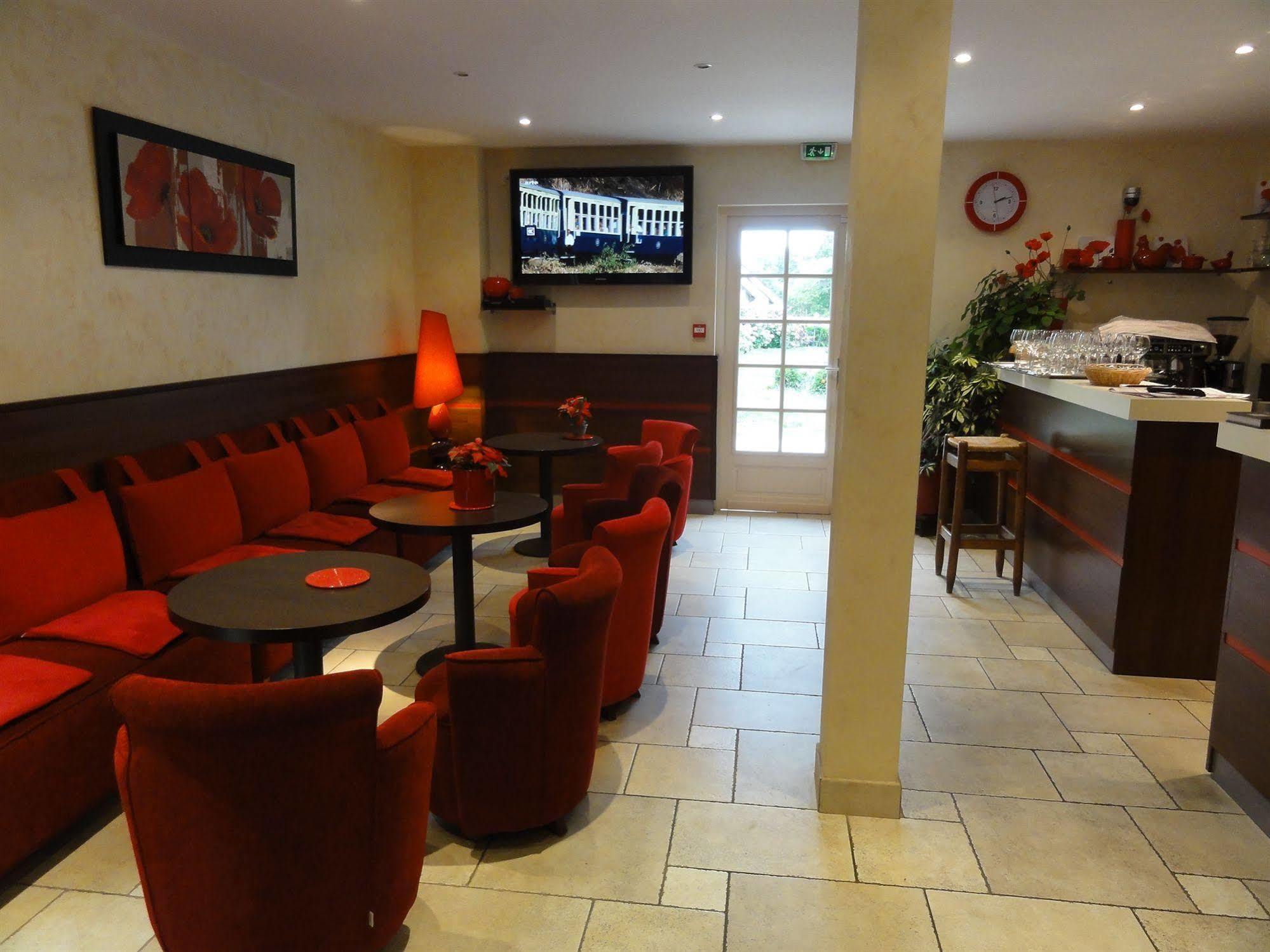 Hotel Restaurant Les Coquelicots, The Originals Relais Saint-Pardoux-l'Ortigier Ресторан фото